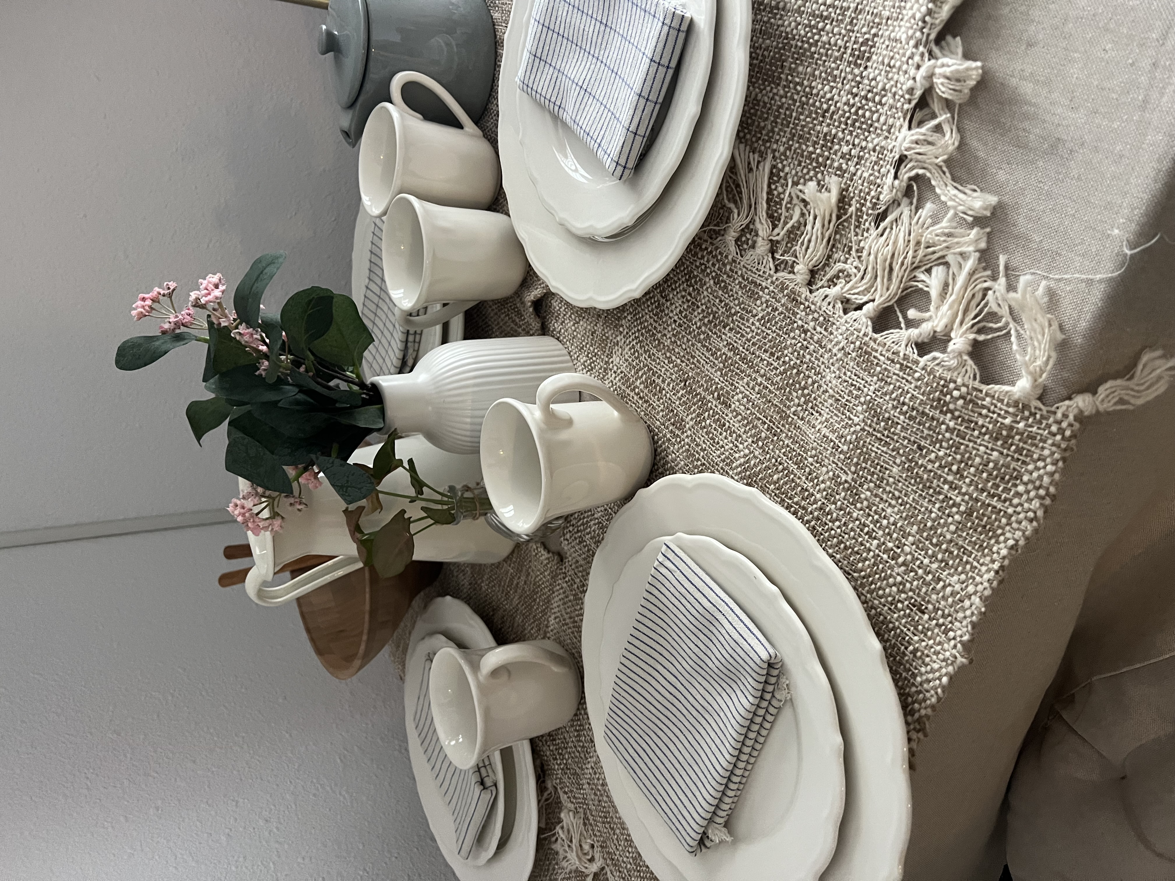 Service de vaisselle complet – tons naturels